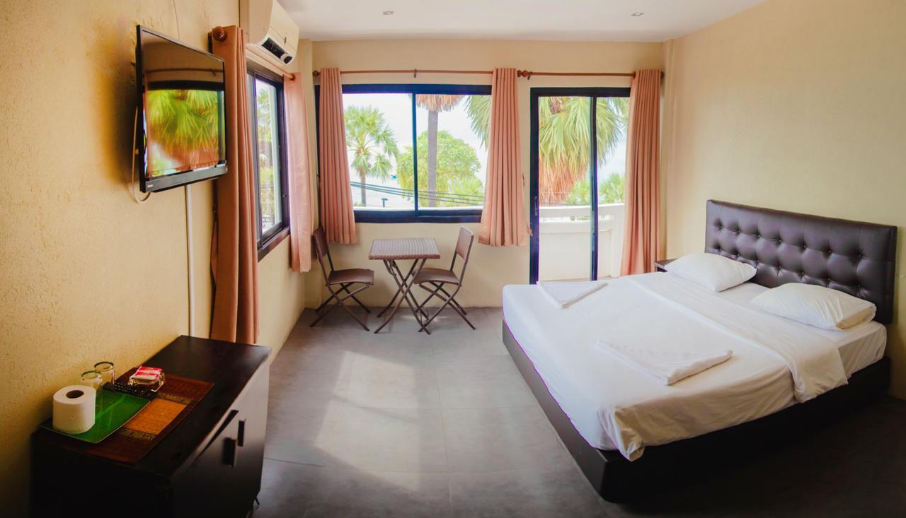 G.I Lodge Pantai Jomtien Bagian luar foto
