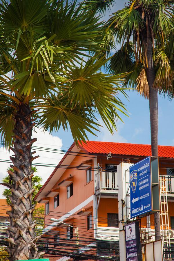 G.I Lodge Pantai Jomtien Bagian luar foto